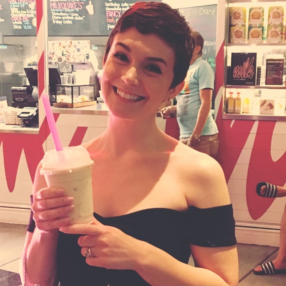 Meet your Posher, Kat - Picture 1 of 1